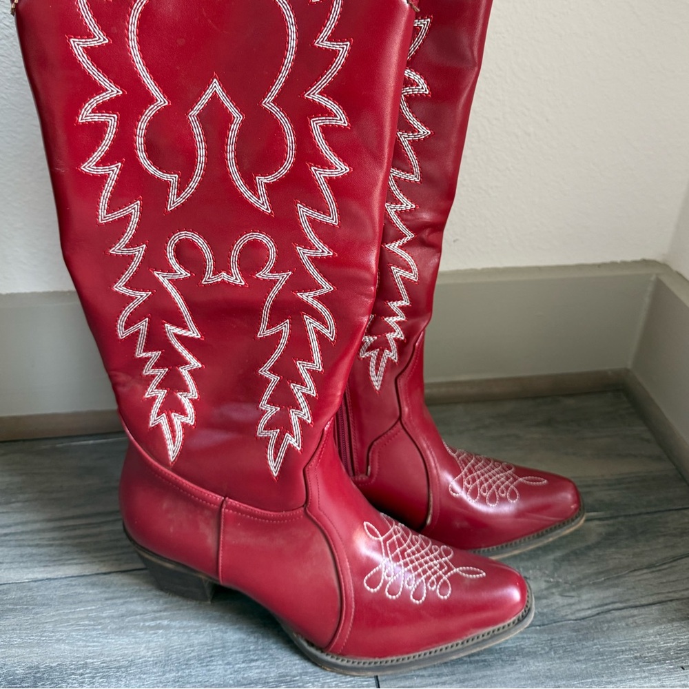 Red Embroidered Women's Cowboy Boots
